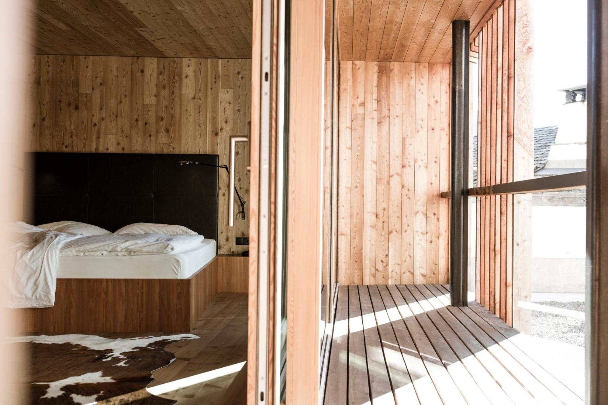 Hotel Weisses Kreuz Burgusio Habitación foto